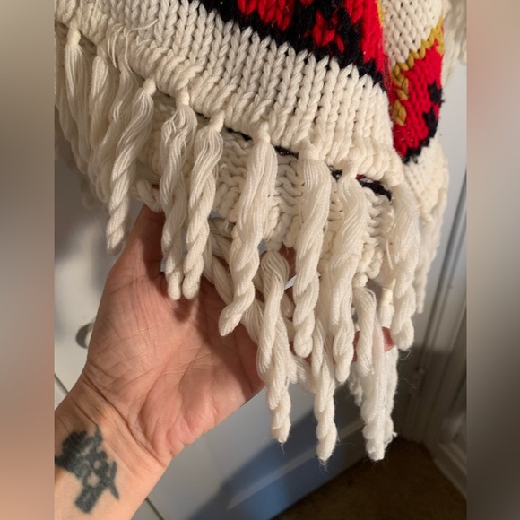 Vintage festival 70’s hand knit poncho with fluffy ball ties in front one size - Picture 6 of 7